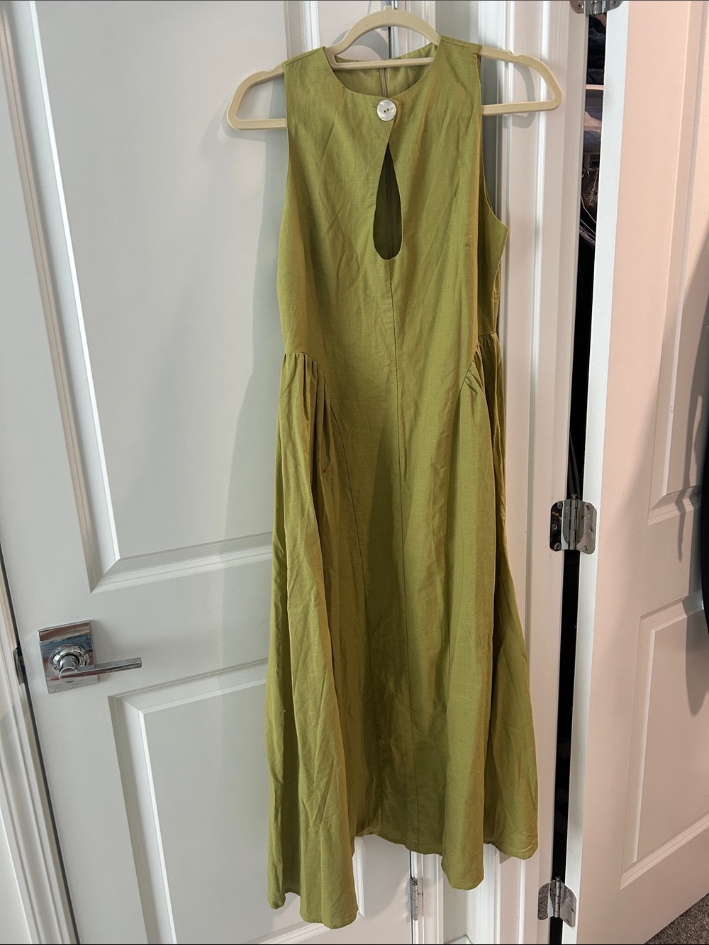 Commended Sleeveless Olive Green Midi Dress with Keyhole front